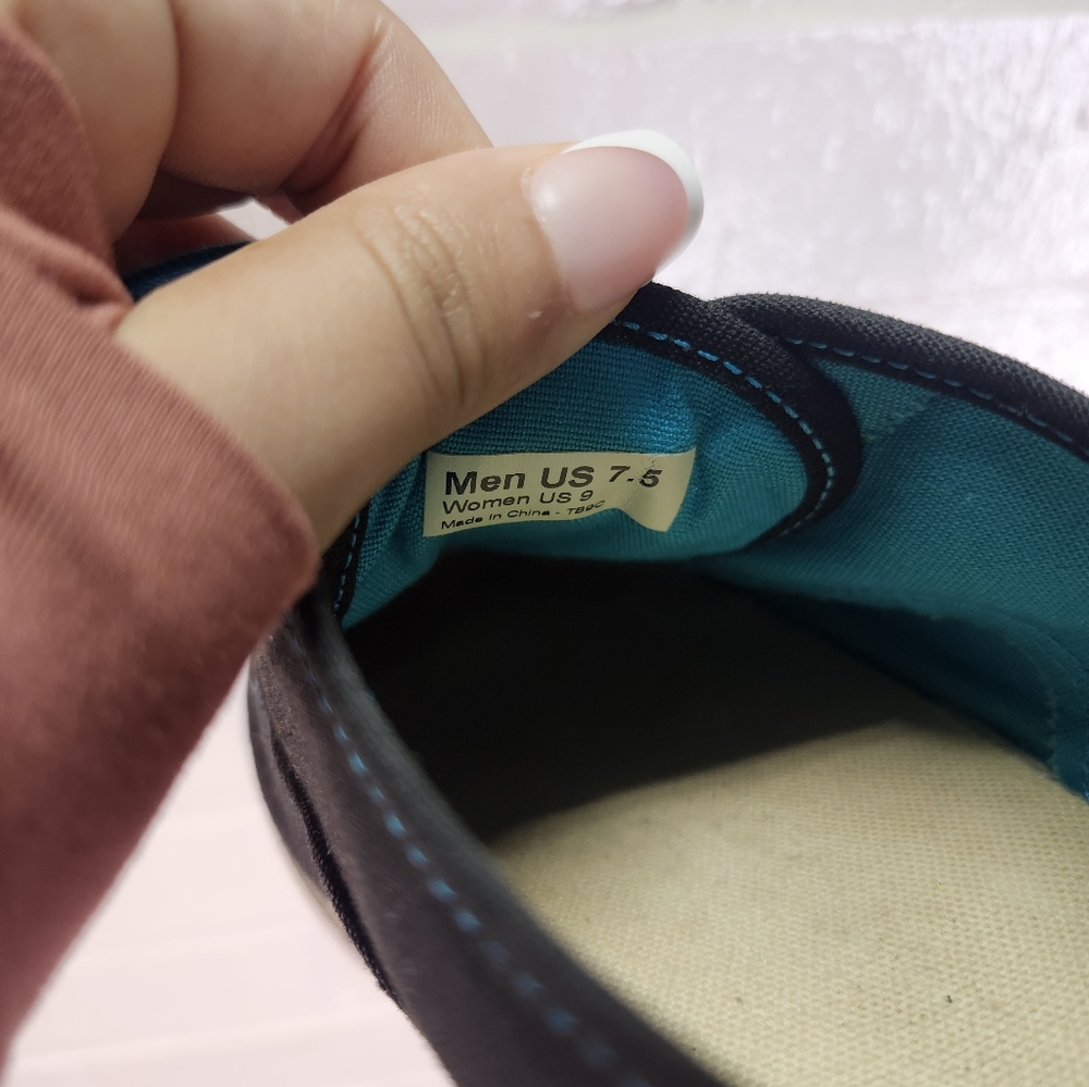 Vans Low Black & Blue Shoes (M7.5, W9) - Picture 9 of 9